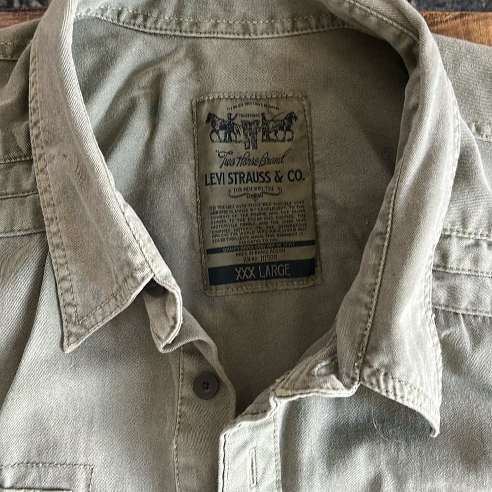 Levi’s over shirt size XXL heavyweight with great details - good condition!!